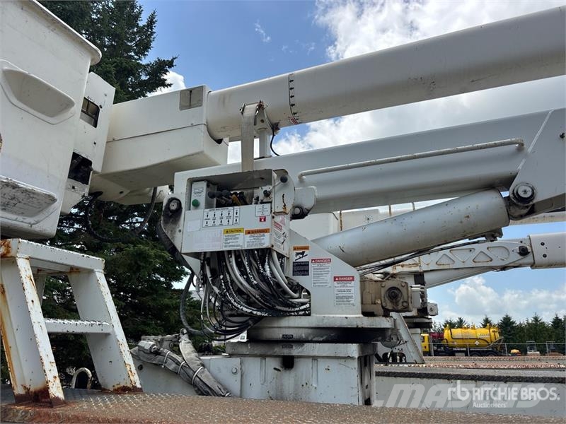 International Terex Telelect Hi-Ranger 5TC-55 55 ft on  Internat Plataformas sobre camión