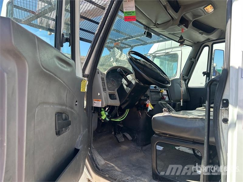 International Terex Telelect Hi-Ranger 5TC-55 55 ft on Internat Teherautóra szerelt emelők és állványok