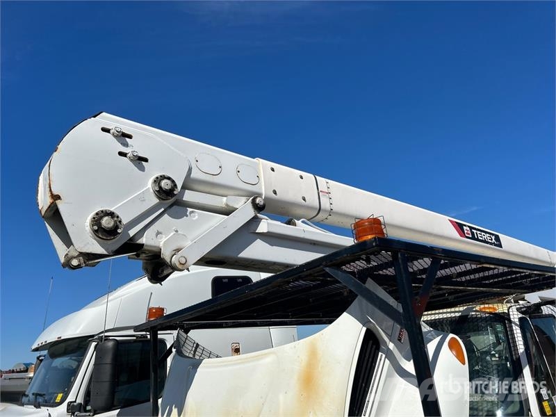 International Terex Telelect Hi-Ranger 5TC-55 55 ft on Internat Teherautóra szerelt emelők és állványok