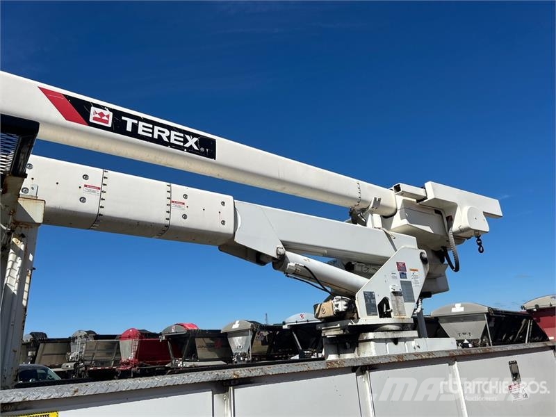 International Terex Telelect Hi-Ranger 5TC-55 55 ft on Internat Teherautóra szerelt emelők és állványok