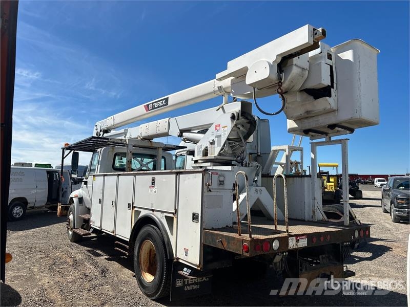International Terex Telelect Hi-Ranger 5TC-55 55 ft on Internat Teherautóra szerelt emelők és állványok