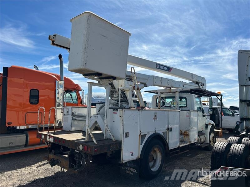 International Terex Telelect Hi-Ranger 5TC-55 55 ft on Internat Teherautóra szerelt emelők és állványok