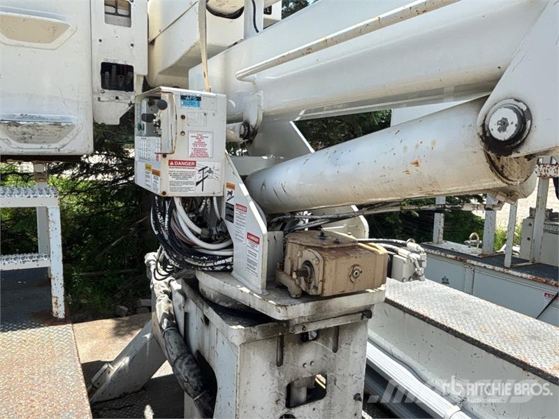 International Terex Telelect Hi-Ranger 5TC-55 55 ft on  Internat Plataformas sobre camión