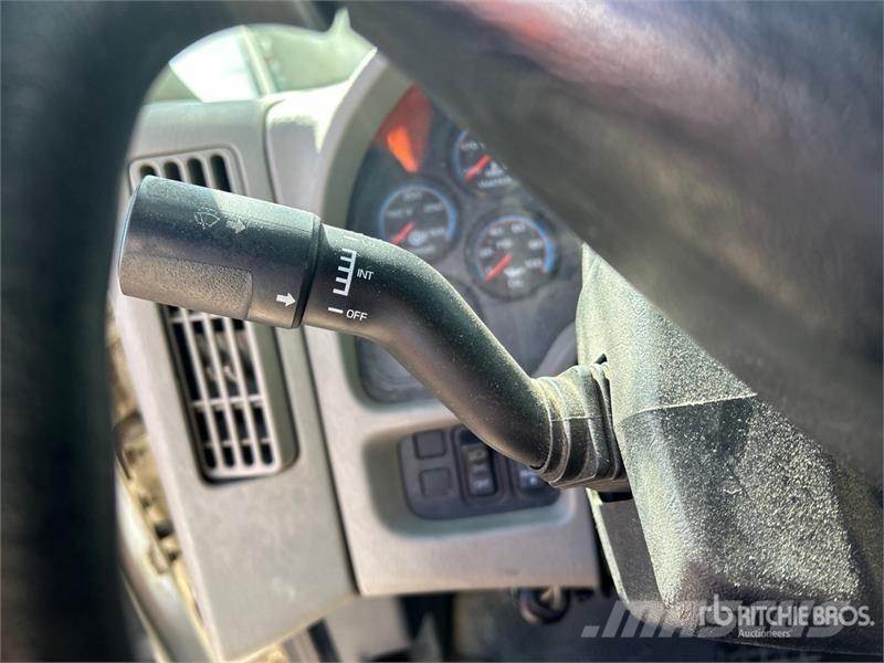 International Terex Telelect Hi-Ranger 5TC-55 55 ft on Internat Teherautóra szerelt emelők és állványok