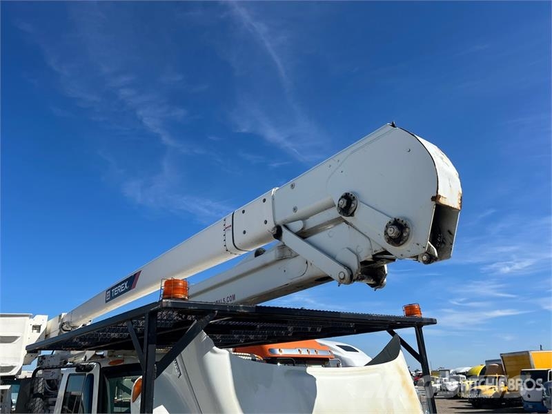 International Terex Telelect Hi-Ranger 5TC-55 55 ft on Internat Teherautóra szerelt emelők és állványok
