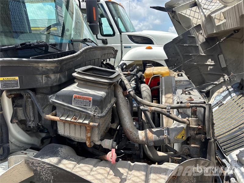 International Terex Telelect Hi-Ranger 5TC-55 55 ft on  Internat Plataformas sobre camión