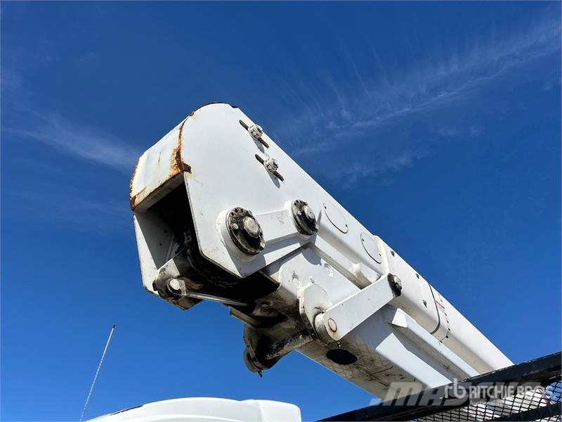 International Terex Telelect Hi-Ranger 5TC-55 55 ft on Internat Teherautóra szerelt emelők és állványok