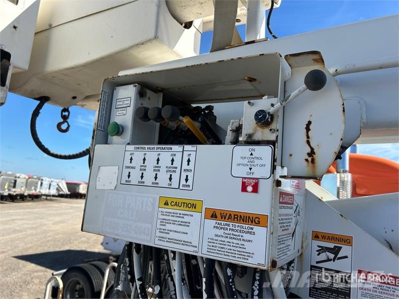 International Terex Telelect Hi-Ranger 5TC-55 55 ft on Internat Teherautóra szerelt emelők és állványok