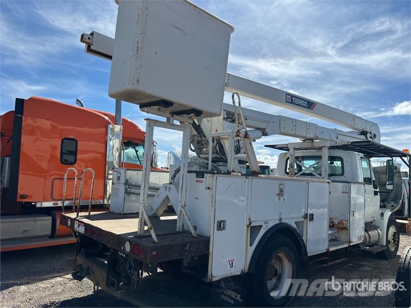 International Terex Telelect Hi-Ranger 5TC-55 55 ft on Internat Teherautóra szerelt emelők és állványok