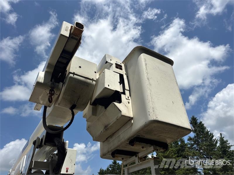 International Terex Telelect Hi-Ranger 5TC-55 55 ft on  Internat Plataformas sobre camión