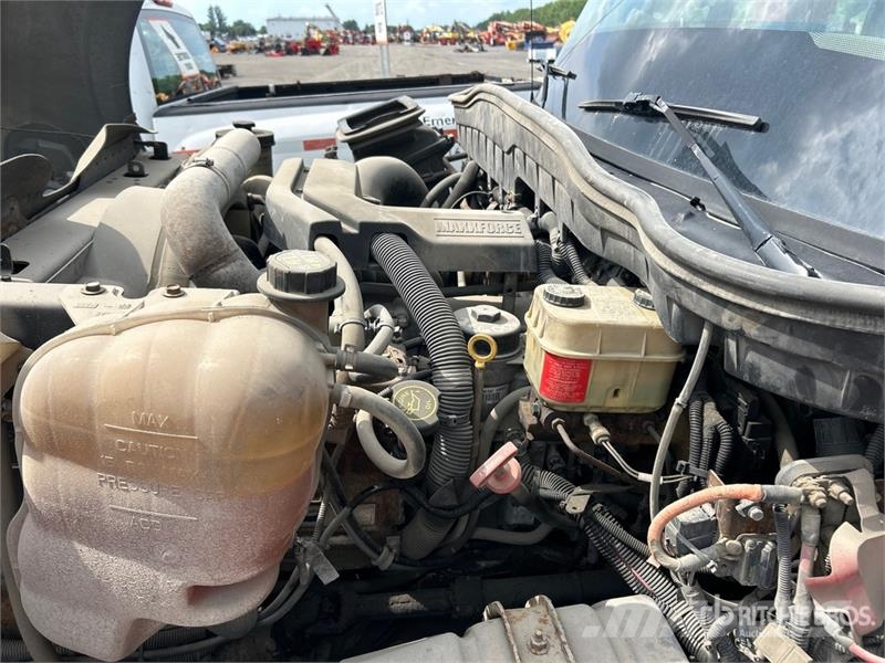 International TerraStar 4x2 Utility Truck (Inoperable) Flakbilar/Pickuper