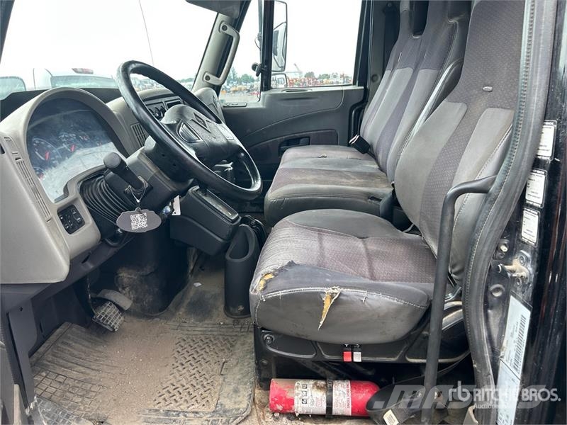 International TerraStar 4x2 Utility Truck (Inoperable) Flakbilar/Pickuper