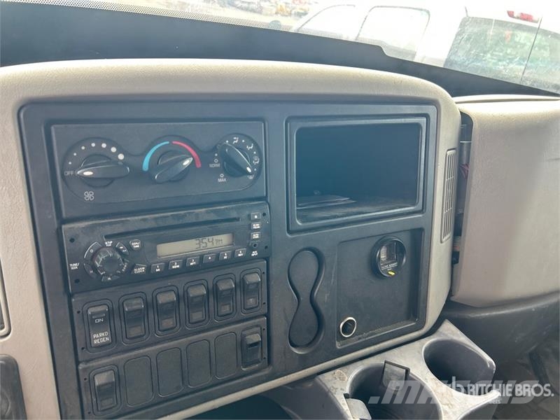 International TerraStar 4x2 Utility Truck (Inoperable) Flakbilar/Pickuper