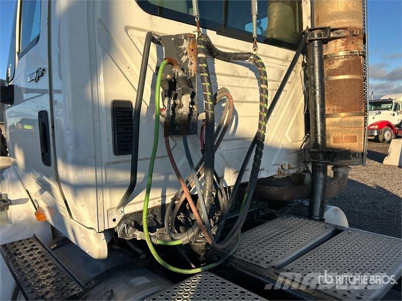 International TranStar 8600 Truck Tractor Units