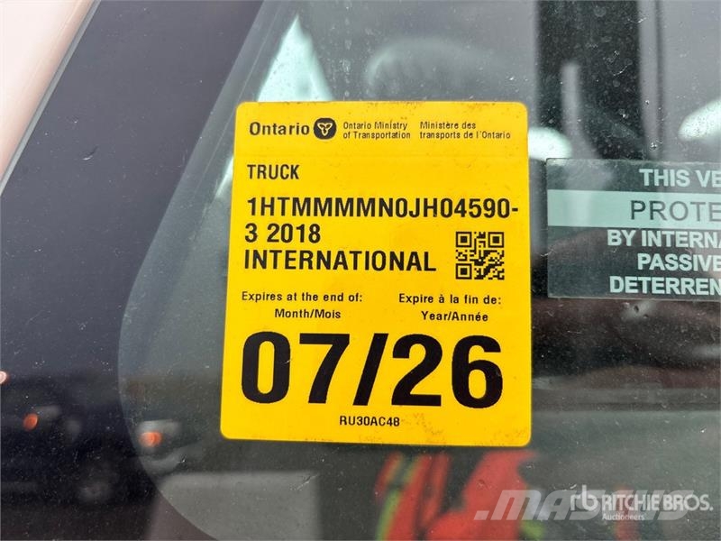 International Versalift on International 4300 4x2 Bucket Truck Bilmontert lift