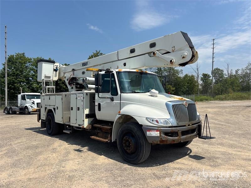 International Versalift on International 4300 4x2 Bucket Truck Bilmontert lift