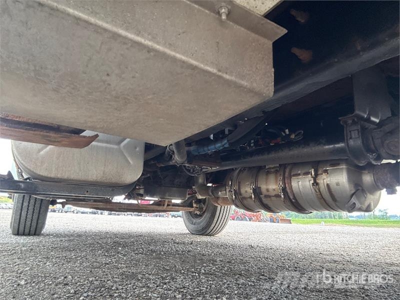 International Versalift on International 4300 4x2 Bucket Truck Bilmontert lift