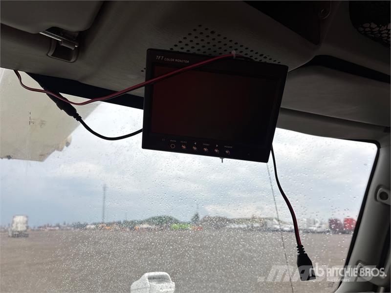 International Versalift on International 4300 4x2 Bucket Truck Bilmontert lift