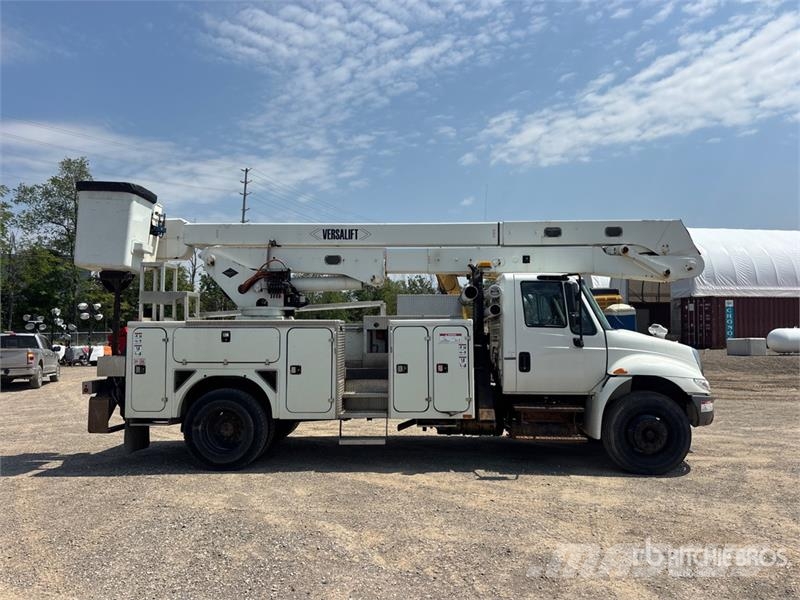 International Versalift on International 4300 4x2 Bucket Truck Bilmontert lift