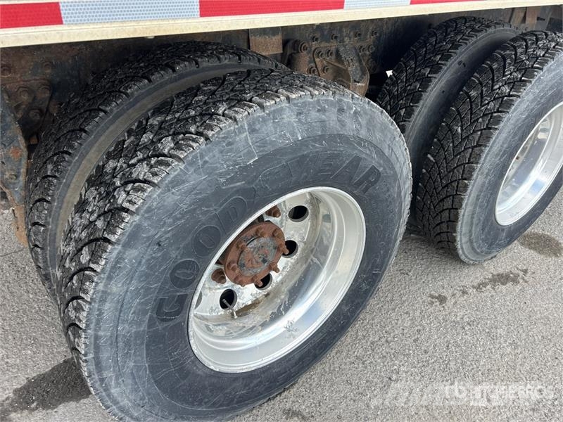 International WorkStar 7400 Bakwagens met gesloten opbouw