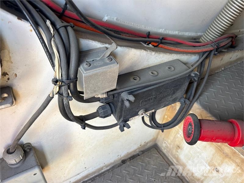 International Workstar 7400 6x4 Water Truck صهاريج مياه
