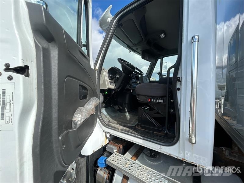 International WorkStar 7500 Samochody ciężarowe ze skrzynią zamkniętą