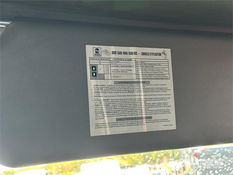 International WorkStar 7500 Samochody ciężarowe ze skrzynią zamkniętą