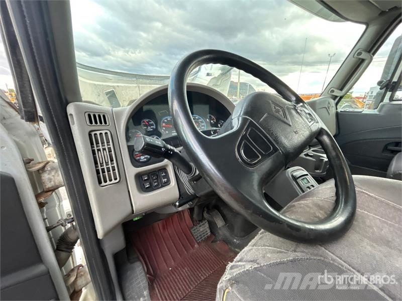 International WorkStar 7400 Bakwagens met gesloten opbouw