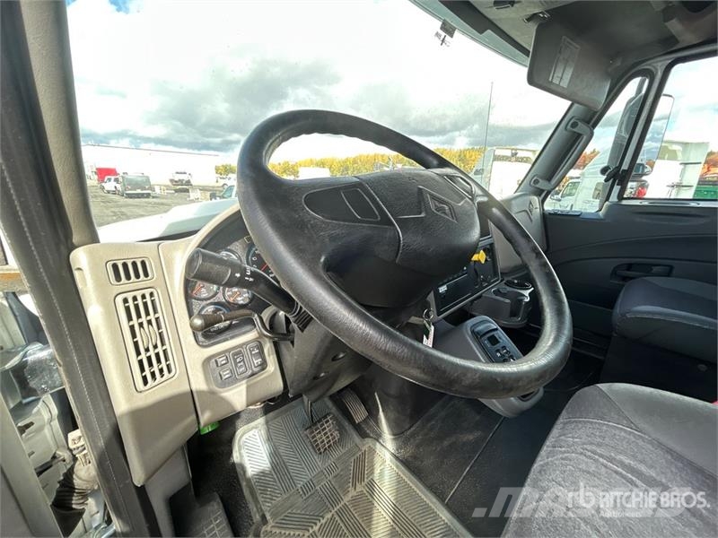 International WorkStar 7500 Samochody ciężarowe ze skrzynią zamkniętą