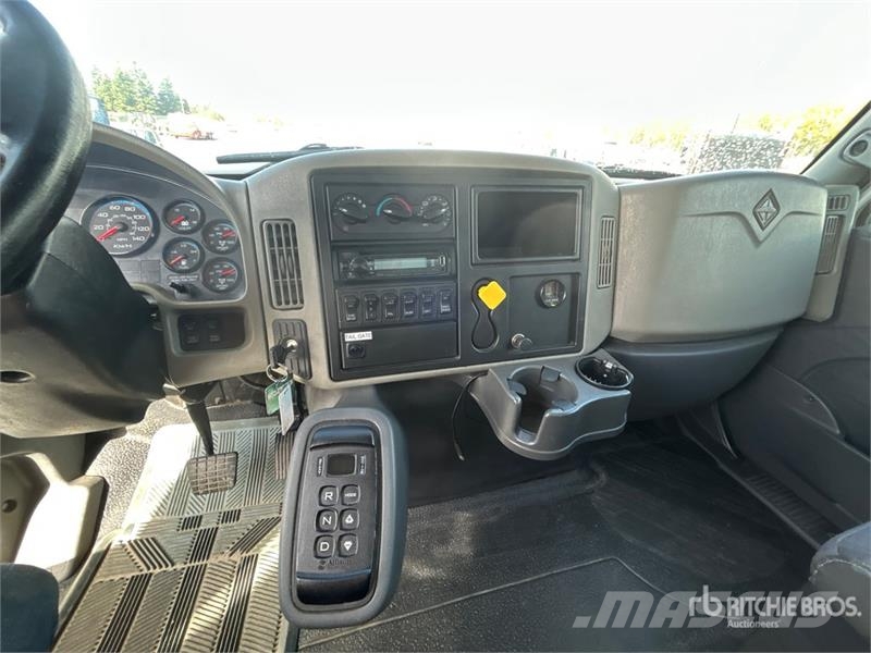 International WorkStar 7500 Samochody ciężarowe ze skrzynią zamkniętą