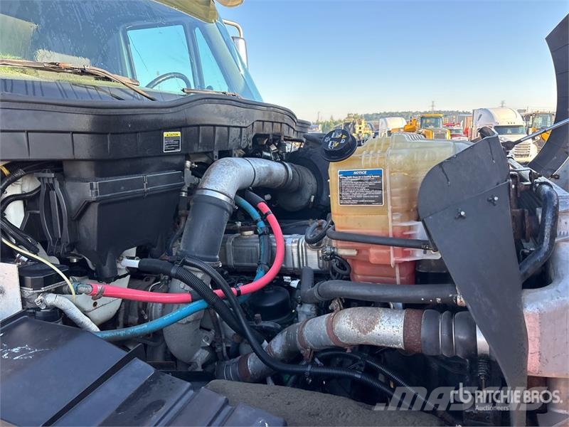 International WorkStar 7600 6x4 Van Truck Box body trucks