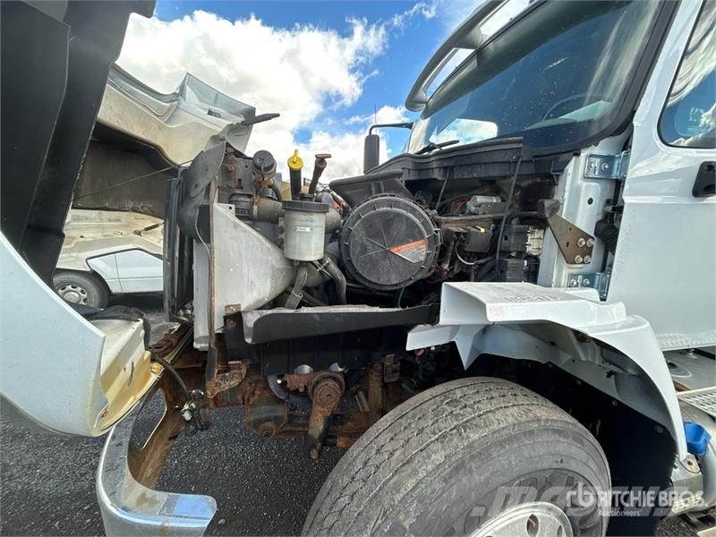 International WorkStar 7500 Samochody ciężarowe ze skrzynią zamkniętą