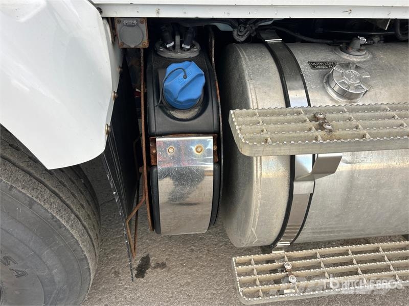 International WorkStar 7400 Bakwagens met gesloten opbouw