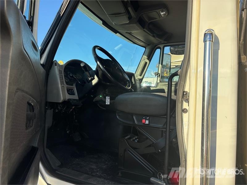 International WorkStar 7600 6x4 Van Truck Box body trucks