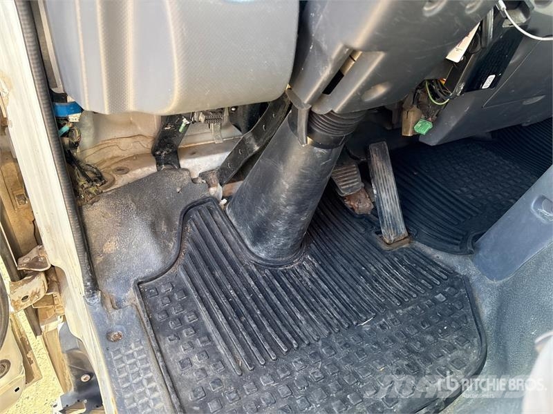 Isuzu NPR Samochody ciężarowe ze skrzynią zamkniętą