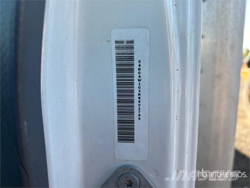 Isuzu NPR Sunkvežimiai su dengtu kėbulu