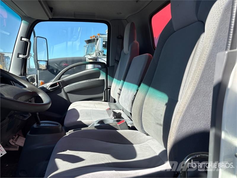 Isuzu NPR Sanduk kamioni