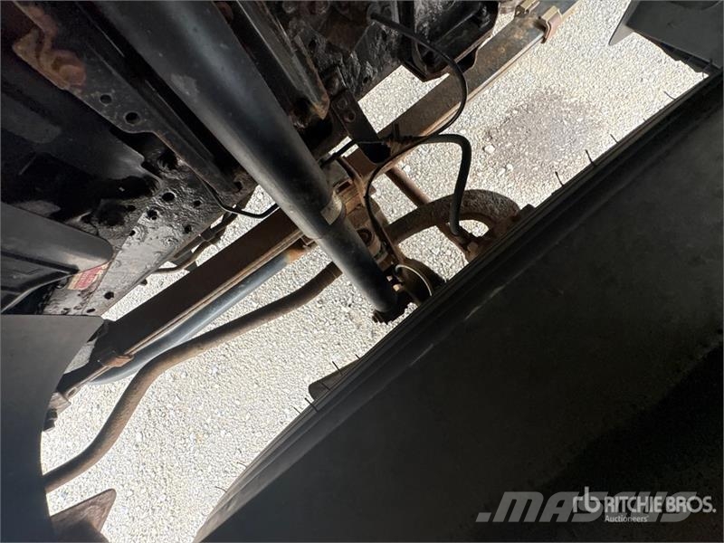 Isuzu NPR Camiões de caixa fechada