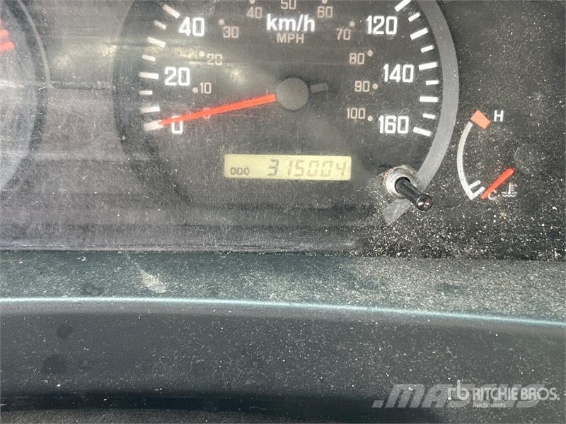 Isuzu NPR Sunkvežimiai su dengtu kėbulu