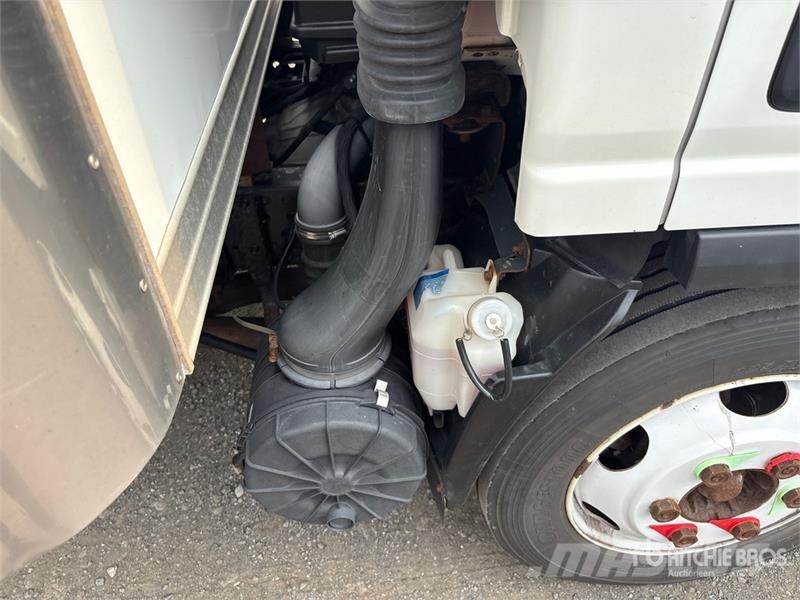 Isuzu NPR Camiões de caixa fechada