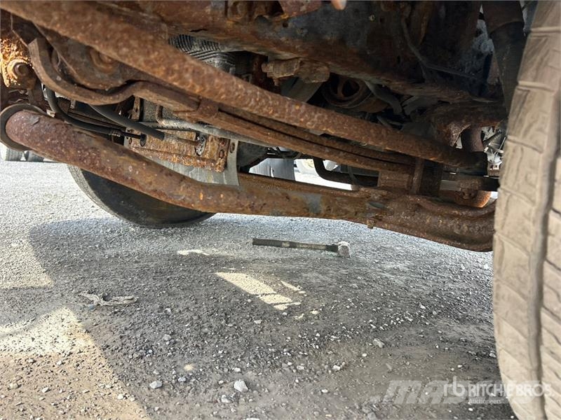 Isuzu NPR Sunkvežimiai su dengtu kėbulu