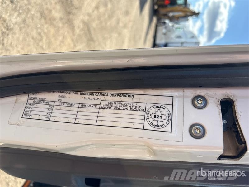 Isuzu NPR Samochody ciężarowe ze skrzynią zamkniętą
