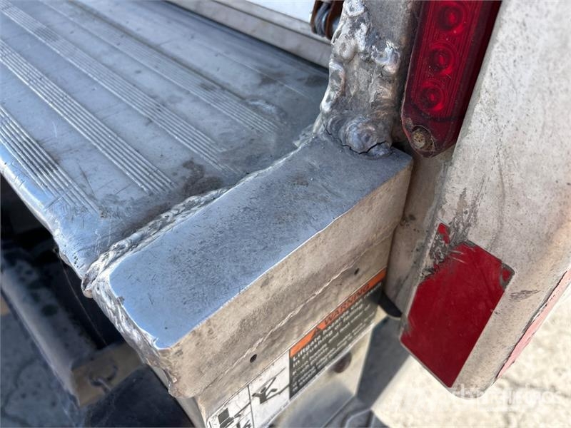 Isuzu NPR Sunkvežimiai su dengtu kėbulu