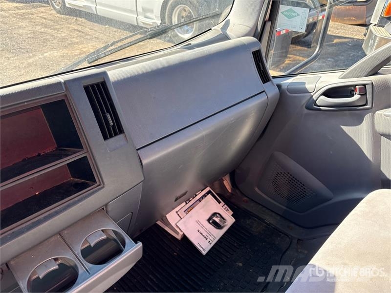 Isuzu NPR Sanduk kamioni