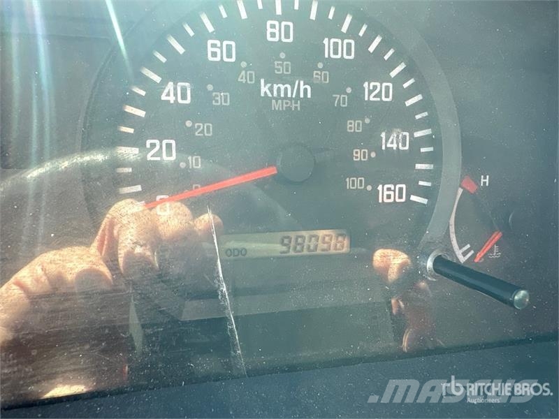 Isuzu NPR Sanduk kamioni
