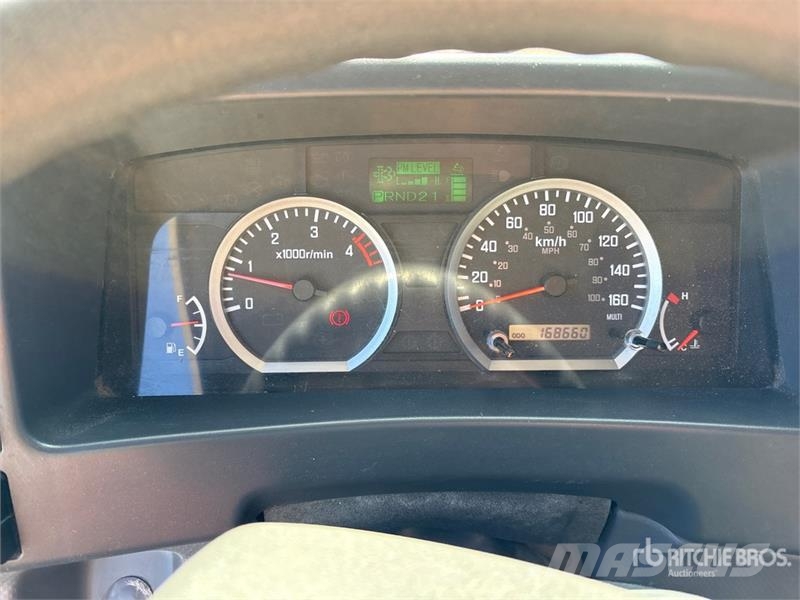 Isuzu NPR Samochody ciężarowe ze skrzynią zamkniętą