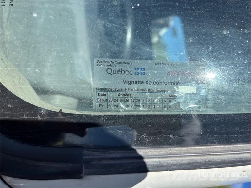 Isuzu NPR Kabíny a interiér