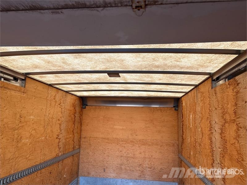Isuzu NPR Sanduk kamioni