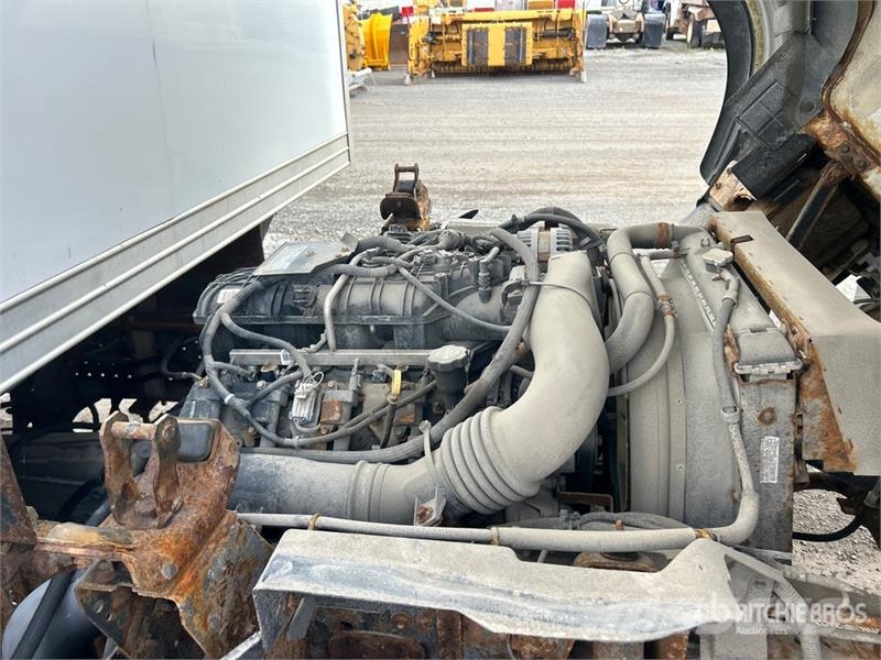 Isuzu NPR Sunkvežimiai su dengtu kėbulu