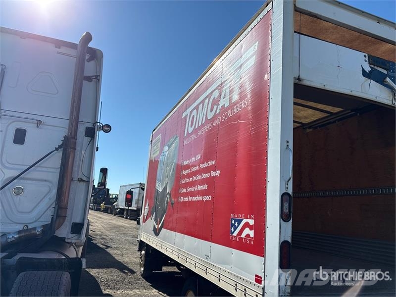 Isuzu NPR Sanduk kamioni